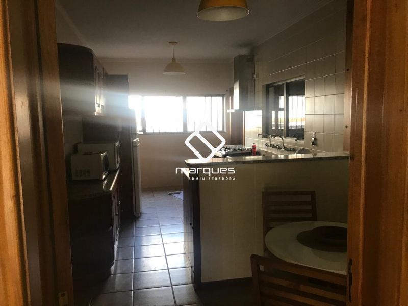 Apartamento com 3 quartos, 2 banheiros e 330m² à venda no bairro Centro, Pelotas