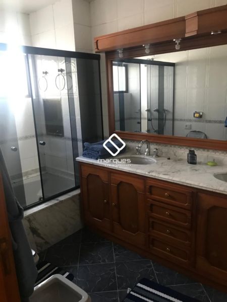 Apartamento com 3 quartos, 2 banheiros e 330m² à venda no bairro Centro, Pelotas