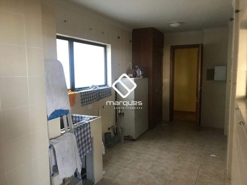 Apartamento com 3 quartos, 2 banheiros e 330m² à venda no bairro Centro, Pelotas