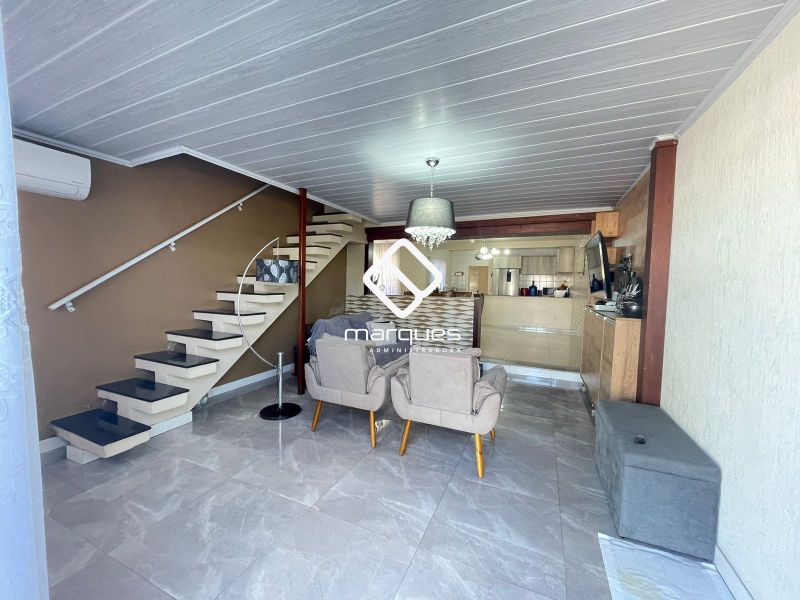 Casa com 3 quartos, 2 banheiros e 193m² à venda no bairro Três Vendas, Pelotas