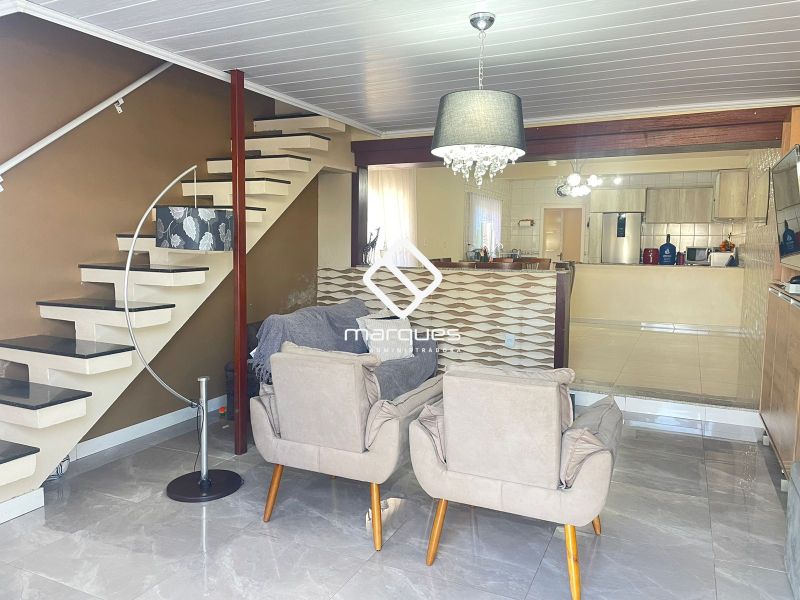Casa com 3 quartos, 2 banheiros e 193m² à venda no bairro Três Vendas, Pelotas