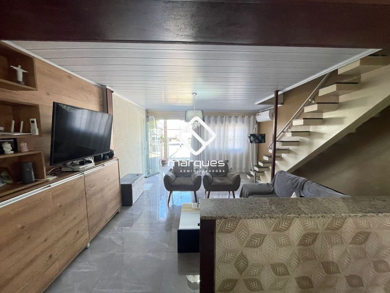 Casa com 3 quartos, 2 banheiros e 193m² à venda no bairro Três Vendas, Pelotas