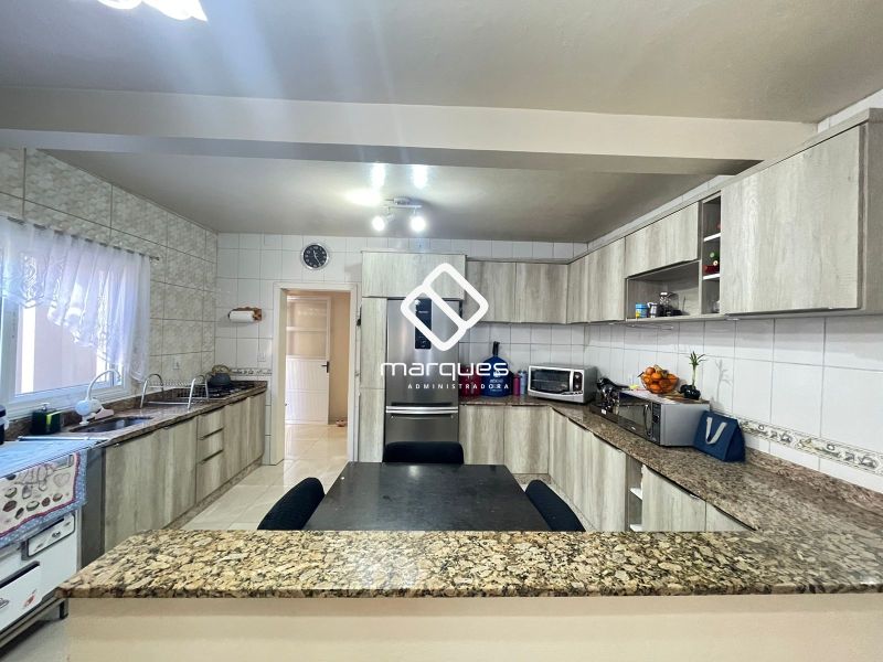 Casa com 3 quartos, 2 banheiros e 193m² à venda no bairro Três Vendas, Pelotas