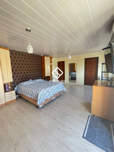 Casa com 3 quartos, 2 banheiros e 193m² à venda no bairro Três Vendas, Pelotas
