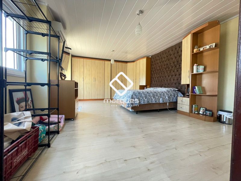 Casa com 3 quartos, 2 banheiros e 193m² à venda no bairro Três Vendas, Pelotas