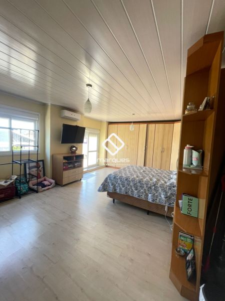Casa com 3 quartos, 2 banheiros e 193m² à venda no bairro Três Vendas, Pelotas
