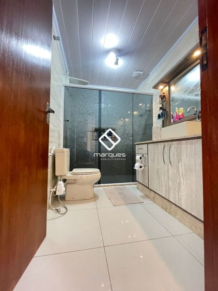 Casa com 3 quartos, 2 banheiros e 193m² à venda no bairro Três Vendas, Pelotas