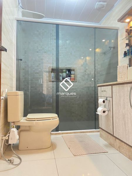 Casa com 3 quartos, 2 banheiros e 193m² à venda no bairro Três Vendas, Pelotas