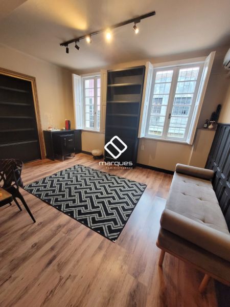 Sala com 20m² à venda no bairro Centro, Pelotas