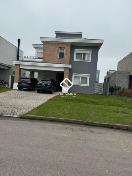 Casa com 4 quartos, 2 banheiros e 296m² à venda no bairro São Gonçalo, Pelotas