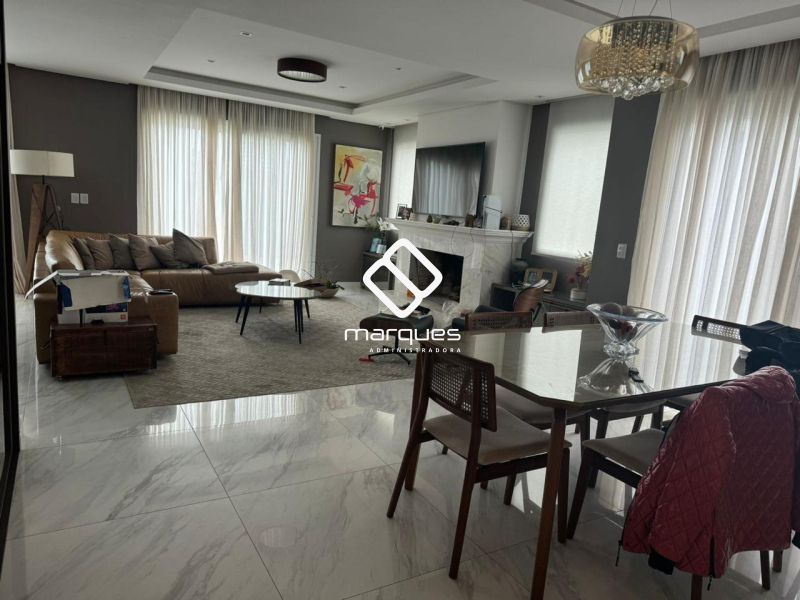 Casa com 4 quartos, 2 banheiros e 296m² à venda no bairro São Gonçalo, Pelotas