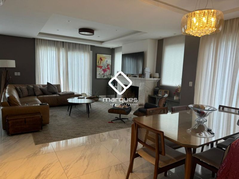 Casa com 4 quartos, 2 banheiros e 296m² à venda no bairro São Gonçalo, Pelotas