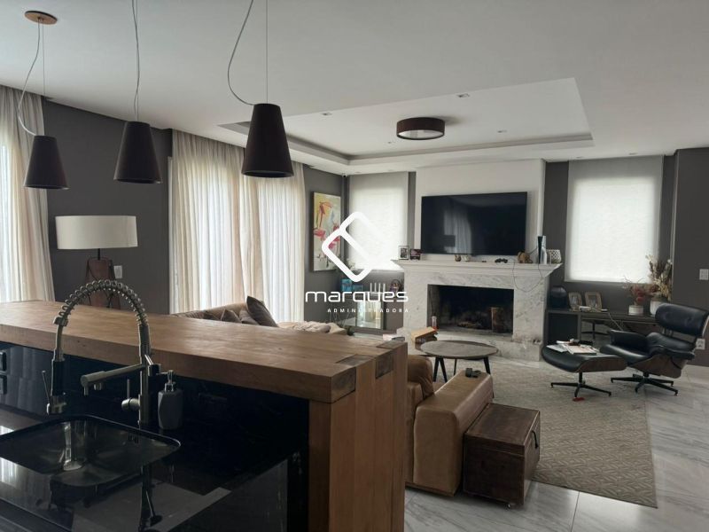 Casa com 4 quartos, 2 banheiros e 296m² à venda no bairro São Gonçalo, Pelotas