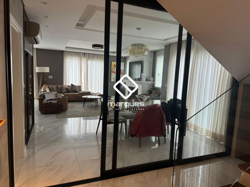 Casa com 4 quartos, 2 banheiros e 296m² à venda no bairro São Gonçalo, Pelotas