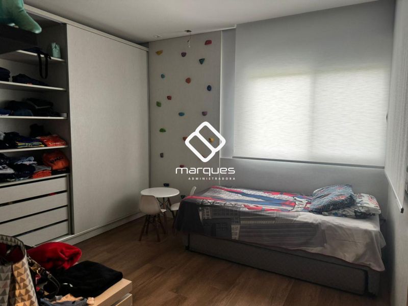 Casa com 4 quartos, 2 banheiros e 296m² à venda no bairro São Gonçalo, Pelotas