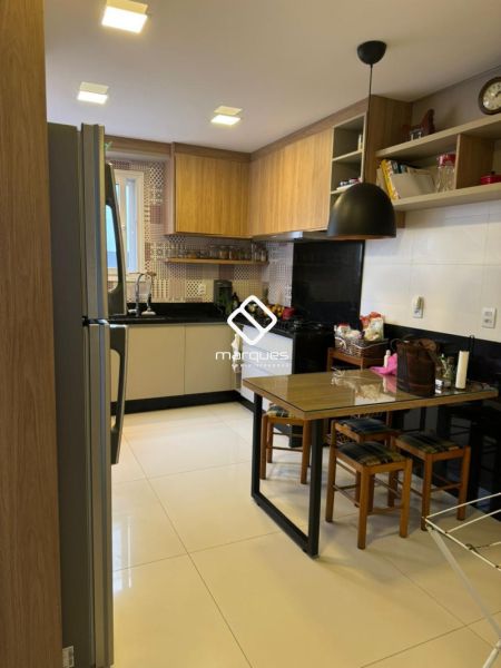 Casa com 4 quartos, 2 banheiros e 296m² à venda no bairro São Gonçalo, Pelotas