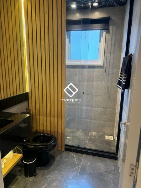 Casa com 4 quartos, 2 banheiros e 296m² à venda no bairro São Gonçalo, Pelotas