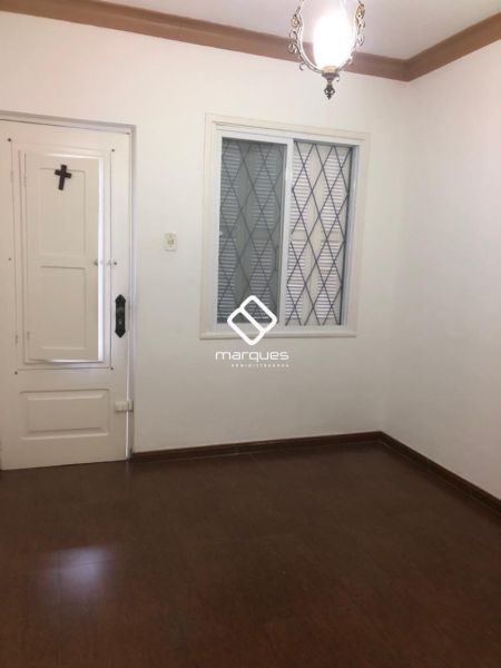 Casa com 3 quartos, 2 banheiros e 165m² à venda no bairro Centro, Pelotas