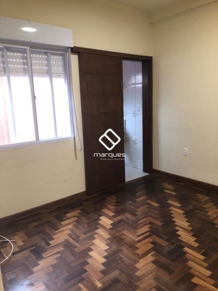 Casa com 3 quartos, 2 banheiros e 165m² à venda no bairro Centro, Pelotas