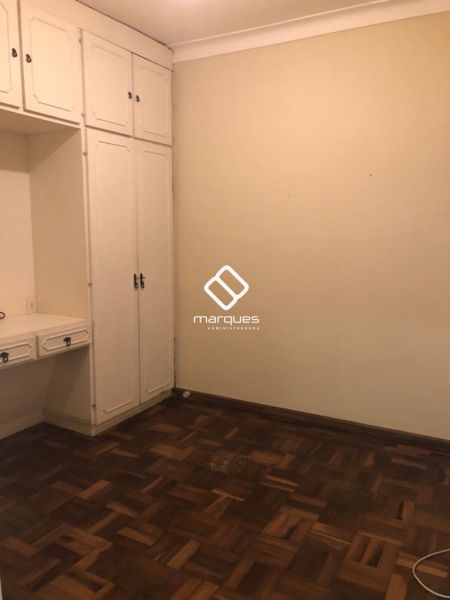 Casa com 3 quartos, 2 banheiros e 165m² à venda no bairro Centro, Pelotas