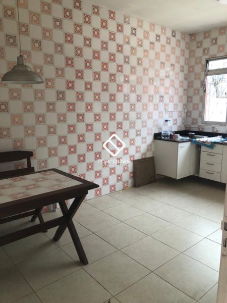 Casa com 3 quartos, 2 banheiros e 165m² à venda no bairro Centro, Pelotas