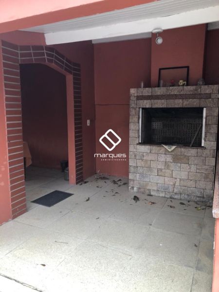 Casa com 3 quartos, 2 banheiros e 165m² à venda no bairro Centro, Pelotas