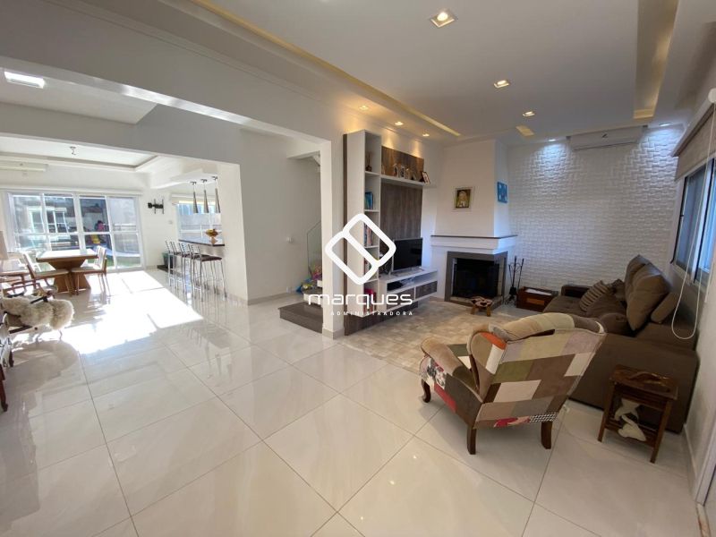 Casa com 3 quartos, 1 banheiro e 223m² à venda no bairro Laranjal, Pelotas