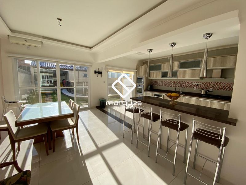 Casa com 3 quartos, 1 banheiro e 223m² à venda no bairro Laranjal, Pelotas