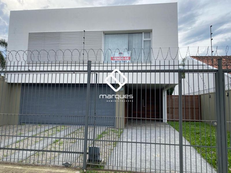 Casa com 3 quartos, 2 banheiros e 279m² à venda no bairro Laranjal, Pelotas
