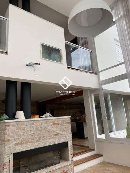 Casa com 3 quartos, 2 banheiros e 279m² à venda no bairro Laranjal, Pelotas