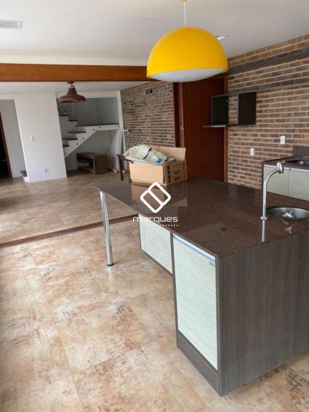 Casa com 3 quartos, 2 banheiros e 279m² à venda no bairro Laranjal, Pelotas
