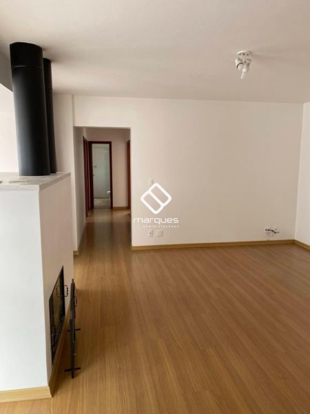 Casa com 3 quartos, 2 banheiros e 279m² à venda no bairro Laranjal, Pelotas