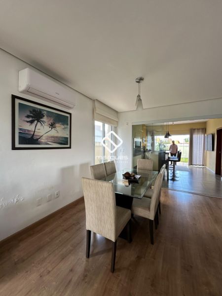 Casa com 3 quartos, 3 banheiros e 226m² à venda no bairro Laranjal, Pelotas