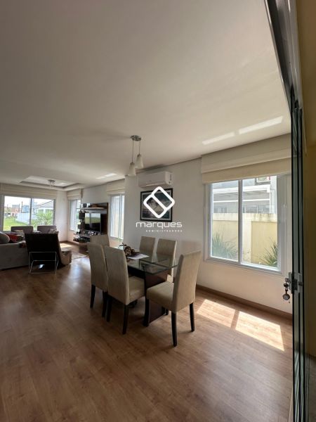 Casa com 3 quartos, 3 banheiros e 226m² à venda no bairro Laranjal, Pelotas