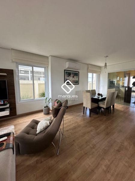 Casa com 3 quartos, 3 banheiros e 226m² à venda no bairro Laranjal, Pelotas