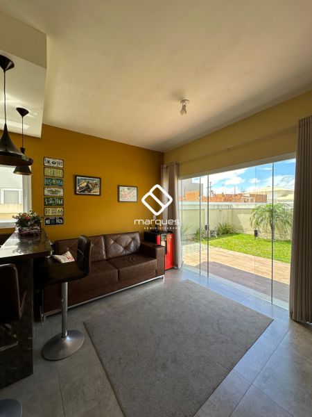 Casa com 3 quartos, 3 banheiros e 226m² à venda no bairro Laranjal, Pelotas