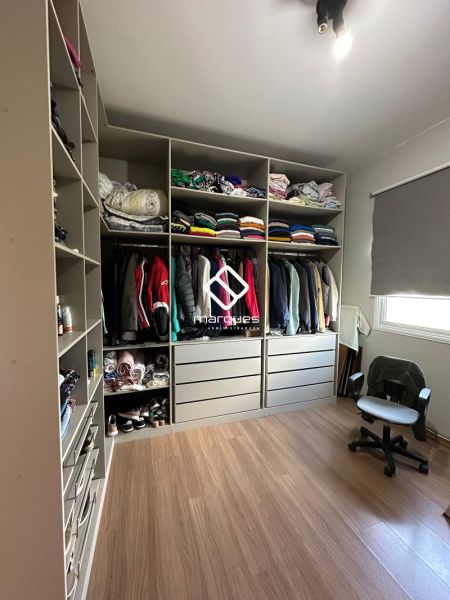 Casa com 3 quartos, 3 banheiros e 226m² à venda no bairro Laranjal, Pelotas