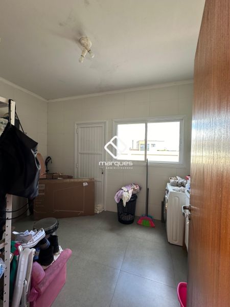 Casa com 3 quartos, 3 banheiros e 226m² à venda no bairro Laranjal, Pelotas