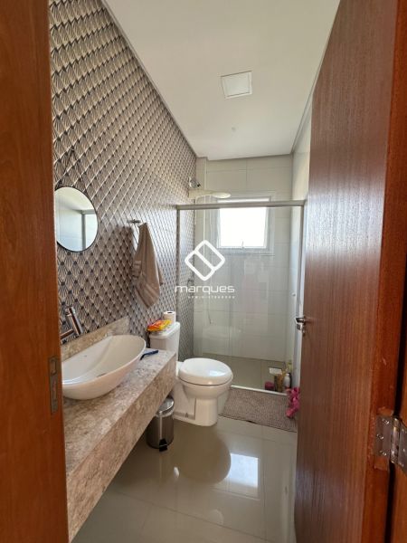 Casa com 3 quartos, 3 banheiros e 226m² à venda no bairro Laranjal, Pelotas
