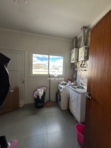 Casa com 3 quartos, 3 banheiros e 226m² à venda no bairro Laranjal, Pelotas