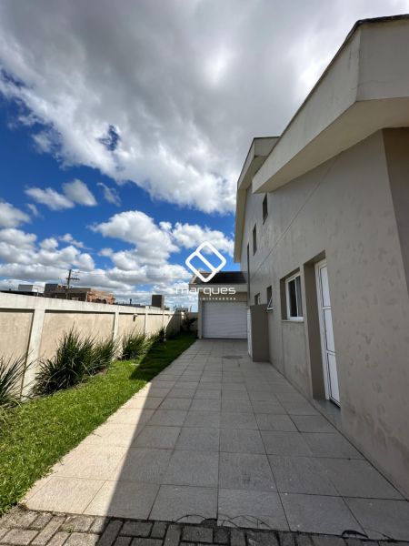 Casa com 3 quartos, 3 banheiros e 226m² à venda no bairro Laranjal, Pelotas