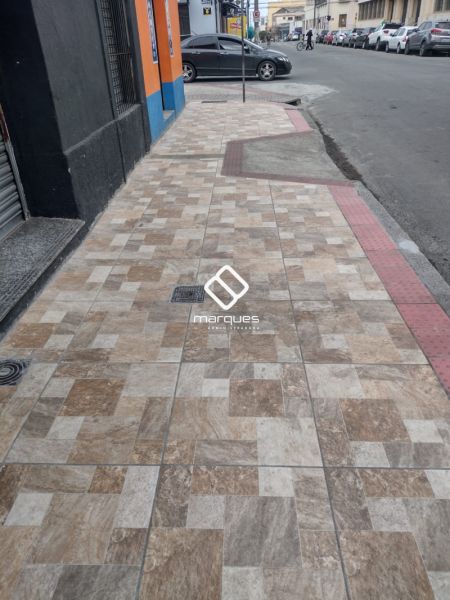 Sala com 1 banheiro e 110m² à venda no bairro Centro, Pelotas