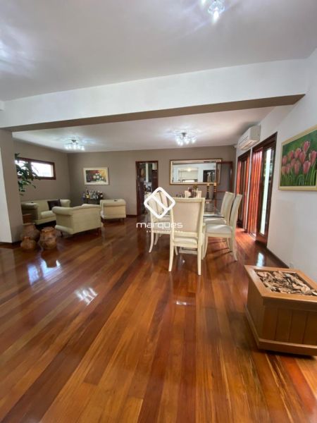 Casa com 3 quartos, 3 banheiros e 330m² à venda no bairro Colina do Sol, Pelotas