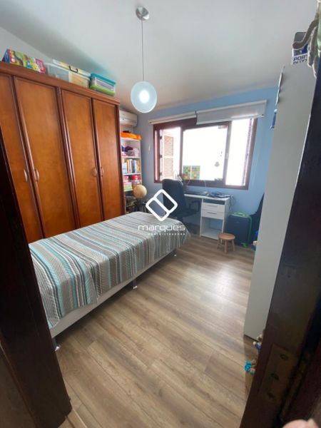 Casa com 3 quartos, 3 banheiros e 330m² à venda no bairro Colina do Sol, Pelotas