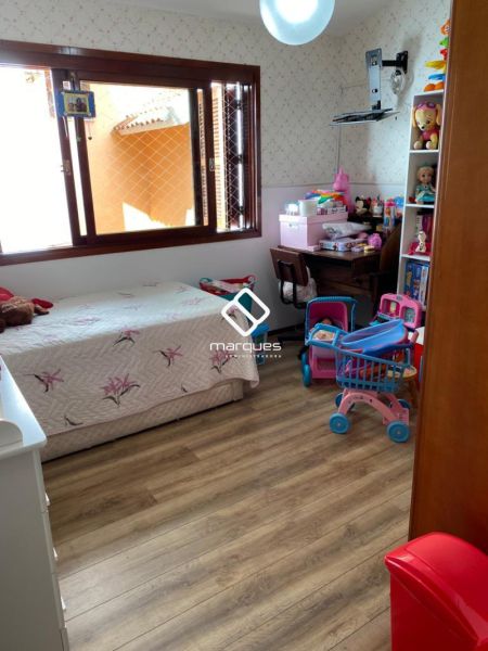 Casa com 3 quartos, 3 banheiros e 330m² à venda no bairro Colina do Sol, Pelotas