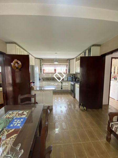 Casa com 3 quartos, 3 banheiros e 330m² à venda no bairro Colina do Sol, Pelotas