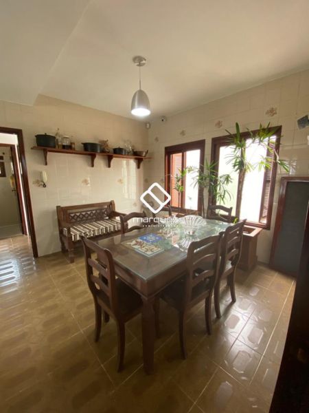 Casa com 3 quartos, 3 banheiros e 330m² à venda no bairro Colina do Sol, Pelotas