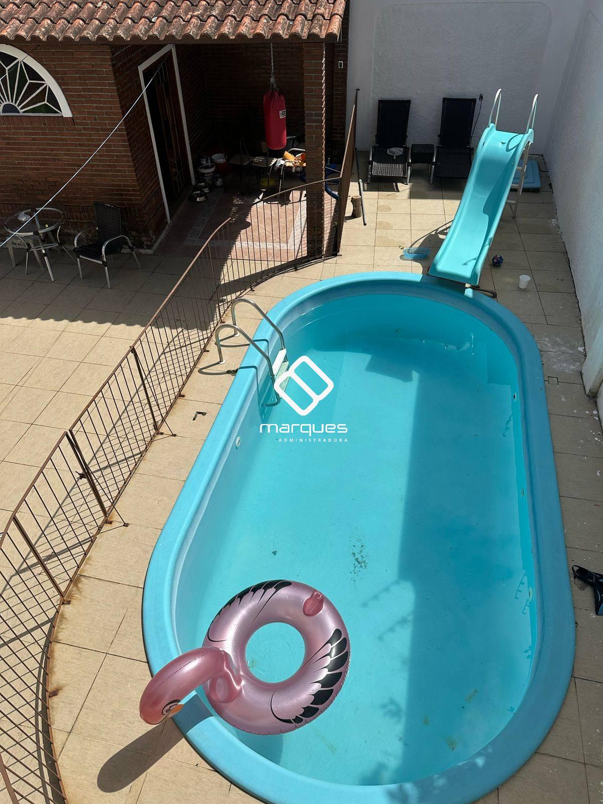Casa com 3 quartos, 3 banheiros e 330m² à venda no bairro Colina do Sol, Pelotas