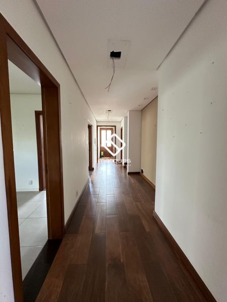 Casa com 4 quartos, 4 banheiros e 250m² à venda no bairro Laranjal, Pelotas