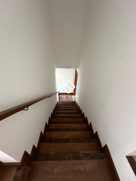 Casa com 4 quartos, 4 banheiros e 250m² à venda no bairro Laranjal, Pelotas